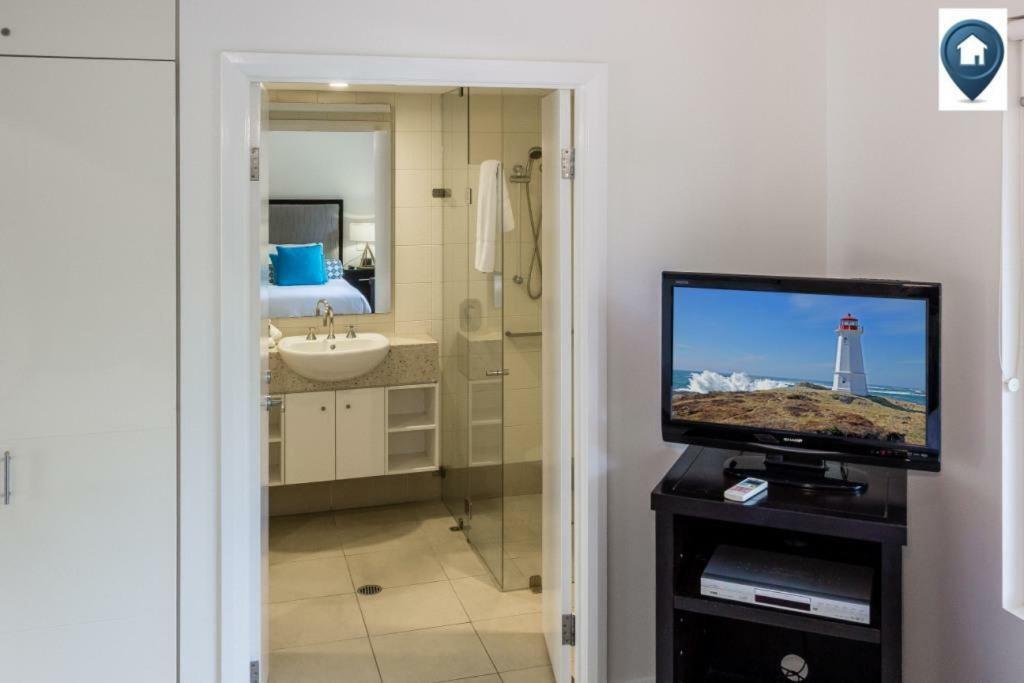 The Beach Club Premium Private Apartments Palm Cove Exteriör bild